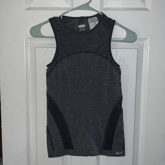 Nike FITDRY Two Toned Grey Muscle Tank Size Medium (8/10) - Picture 1 of 4